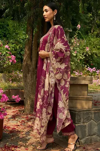 Ethnic Motifs Embroidered V-Neck Thread Work Straight Kurta with Salwar & Dupatta