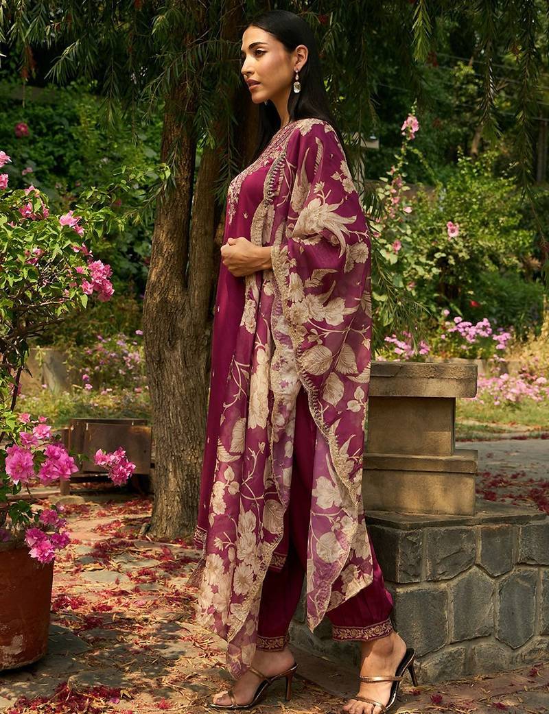 Ethnic Motifs Embroidered V-Neck Thread Work Straight Kurta with Salwar & Dupatta