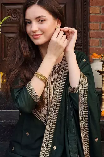 Women Ethnic Motifs Embroidered Regular Kurta with Trousers & With Dupatta