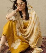 Women Floral Printed Regular Kurta with Trousers & With Dupatta