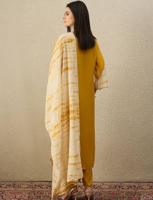 Women Floral Printed Regular Kurta with Trousers & With Dupatta 4