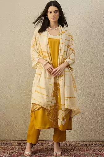 Women Floral Printed Regular Kurta with Trousers & With Dupatta