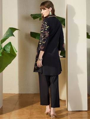 Women Black Floral Embroidered Thread Work Pure Cotton Kurti with Trousers 5