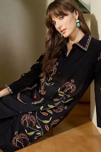 Women Black Floral Embroidered Thread Work Pure Cotton Kurti with Trousers