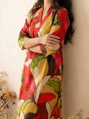 Women Printed Pleated Pure Cotton Kurta with Trousers 3
