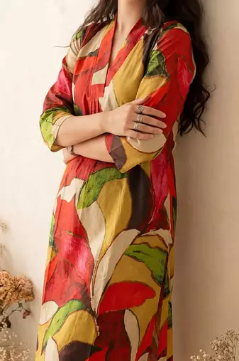 Women Printed Pleated Pure Cotton Kurta with Trousers