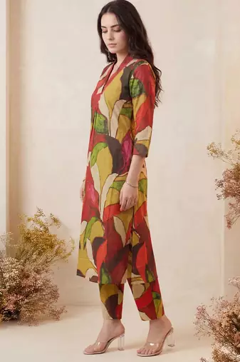 Women Printed Pleated Pure Cotton Kurta with Trousers