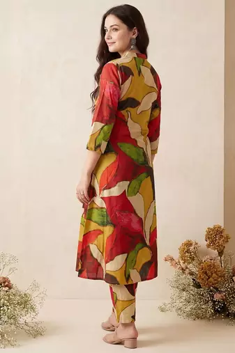Women Printed Pleated Pure Cotton Kurta with Trousers