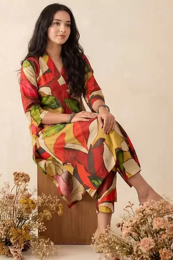 Women Printed Pleated Pure Cotton Kurta with Trousers