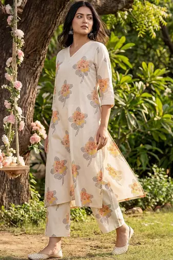 Women Floral Printed Regular Kurta with Palazzos