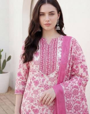 Women Floral Printed Regular Beads and Stones Kurta with Trousers & With Dupatta 1