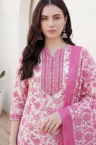 Women Floral Printed Regular Beads and Stones Kurta with Trousers & With Dupatta