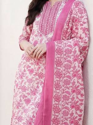 Women Floral Printed Regular Beads and Stones Kurta with Trousers & With Dupatta 3