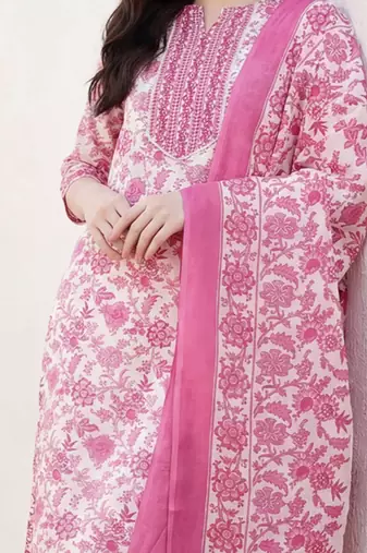 Women Floral Printed Regular Beads and Stones Kurta with Trousers & With Dupatta