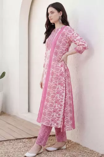 Women Floral Printed Regular Beads and Stones Kurta with Trousers & With Dupatta