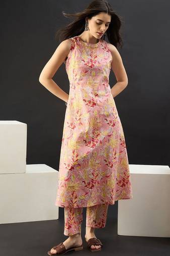 Women Floral Printed Regular Pure Cotton Kurta with Trousers