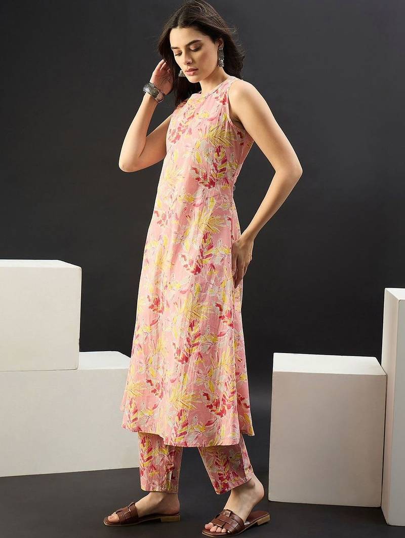 Women Floral Printed Regular Pure Cotton Kurta with Trousers