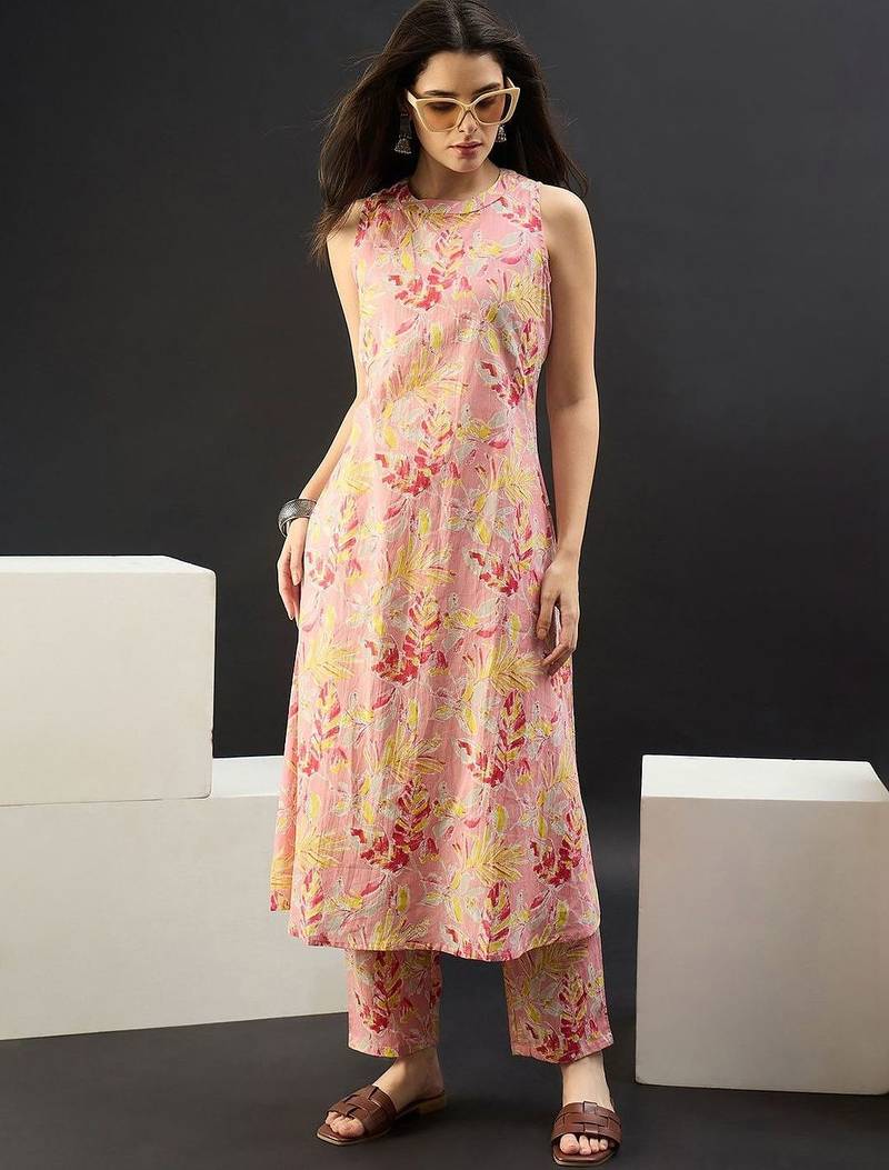 Women Floral Printed Regular Pure Cotton Kurta with Trousers