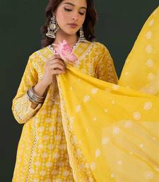 Women Ethnic Motifs Embroidered Regular Thread Work Pure Cotton Kurta with Trousers & With Dupatta