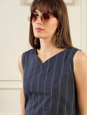 Geometric Printed V-Neck Pure Cotton Straight Kurta With Trousers 1