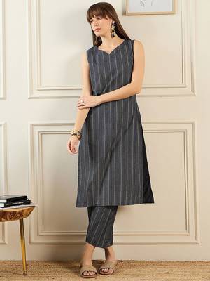 Geometric Printed V-Neck Pure Cotton Straight Kurta With Trousers 2