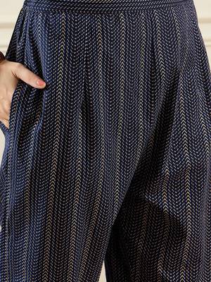 Geometric Printed V-Neck Pure Cotton Straight Kurta With Trousers 3