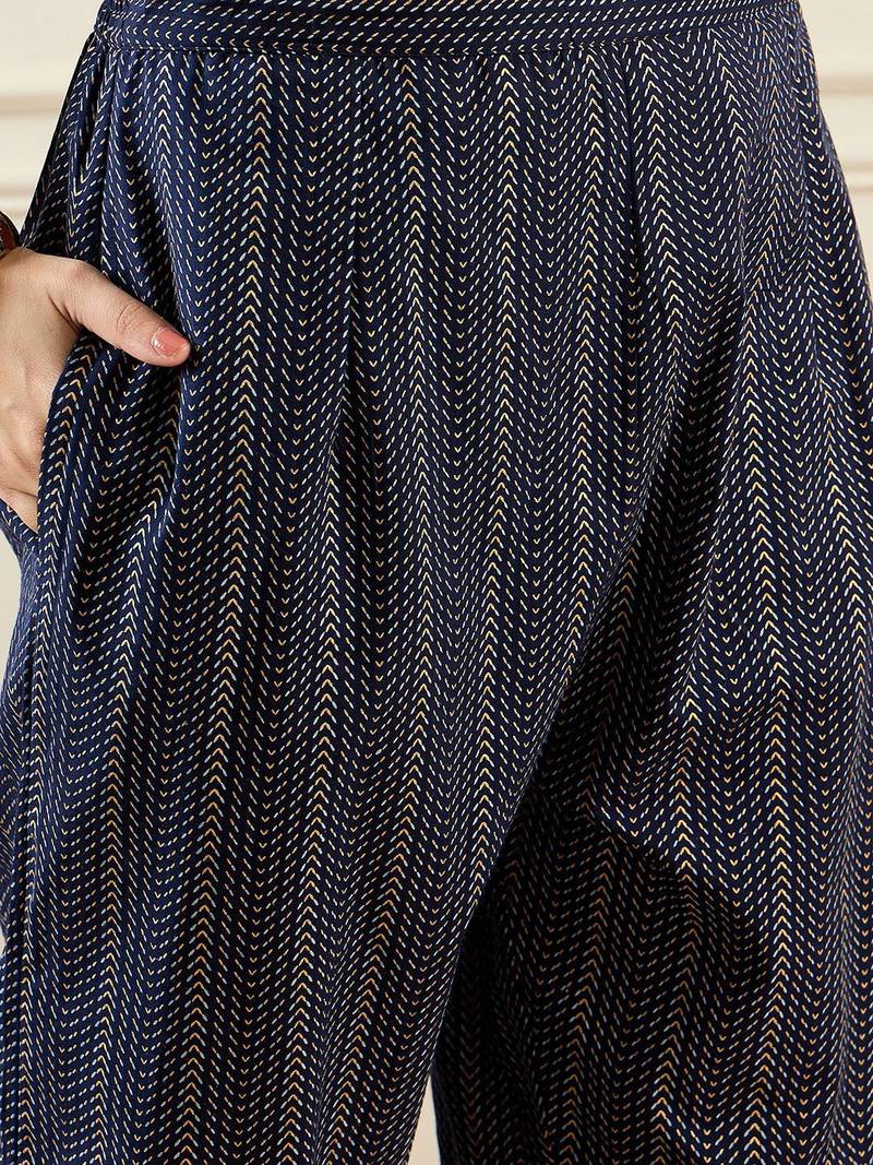 Geometric Printed V-Neck Pure Cotton Straight Kurta With Trousers