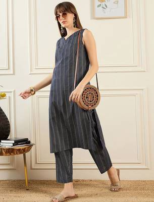 Geometric Printed V-Neck Pure Cotton Straight Kurta With Trousers 6