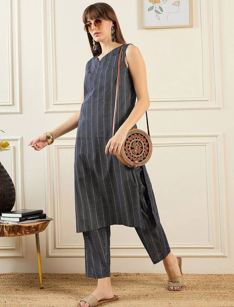 Geometric Printed V-Neck Pure Cotton Straight Kurta With Trousers