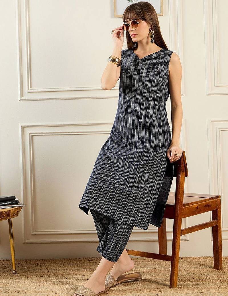 Geometric Printed V-Neck Pure Cotton Straight Kurta With Trousers