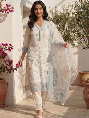 Women Floral Embroidered Regular Thread Work Kurta with Trousers & With Dupatta 1