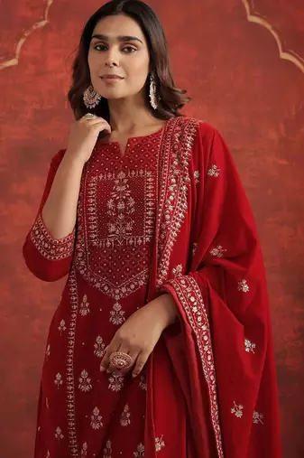 Motifs Embroidered Velvet Notch Neck Straight Kurta With Trousers & Dupatta