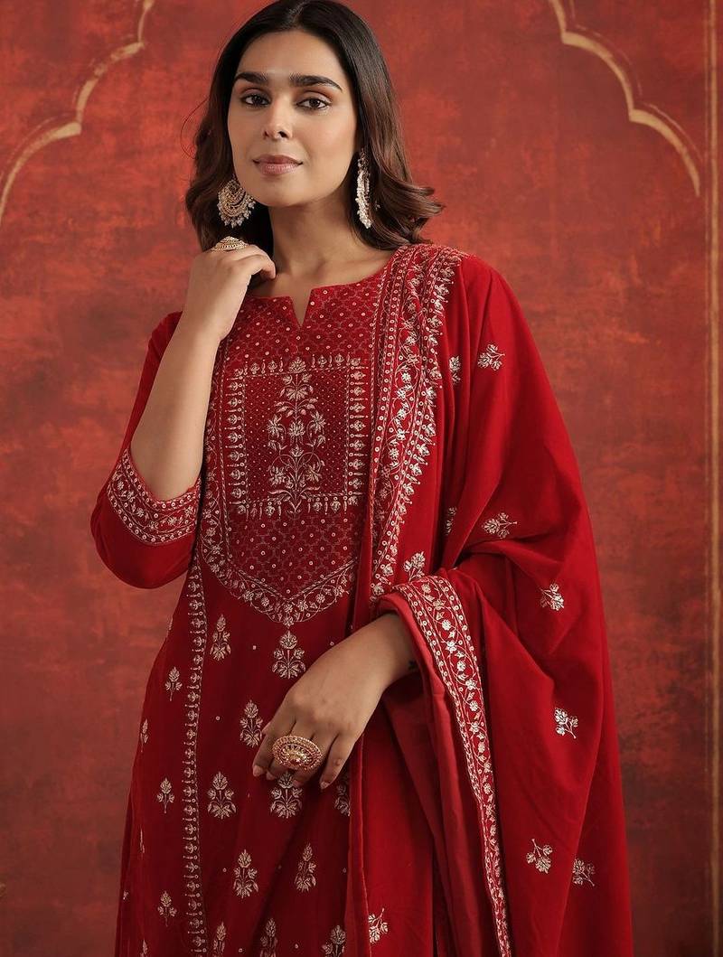 Motifs Embroidered Velvet Notch Neck Straight Kurta With Trousers & Dupatta