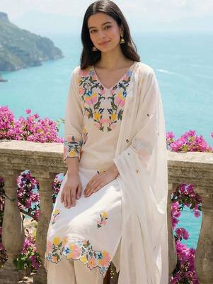 Women Floral Embroidered Regular Thread Work Pure Cotton Kurta with Trousers & With Dupatta 5