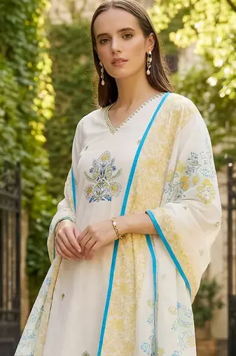 Women Floral Embroidered Regular Thread Work Pure Cotton Kurta with Trousers & With Dupatta