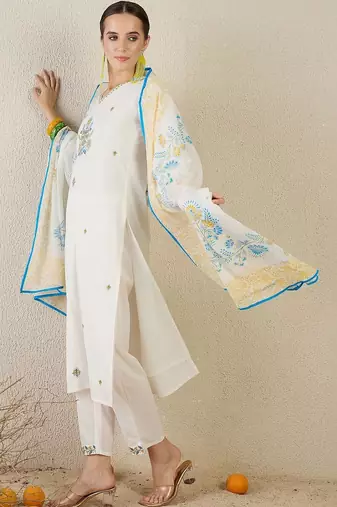 Women Floral Embroidered Regular Thread Work Pure Cotton Kurta with Trousers & With Dupatta