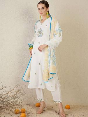 Women Floral Embroidered Regular Thread Work Pure Cotton Kurta with Trousers & With Dupatta 7