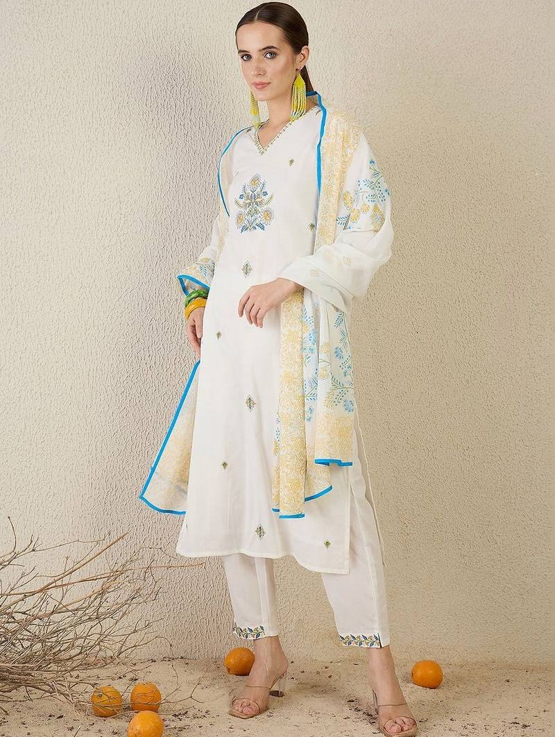 Women Floral Embroidered Regular Thread Work Pure Cotton Kurta with Trousers & With Dupatta