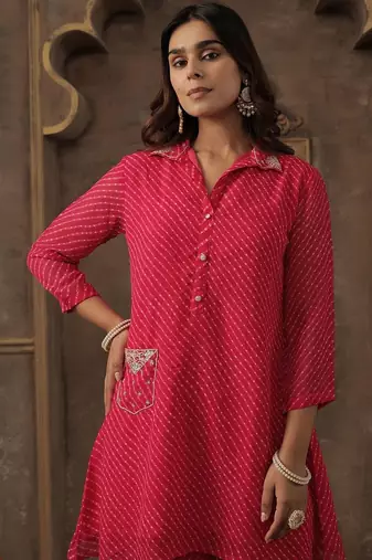 Women Ethnic Motifs Printed Shirt CollarKurta With Trousers Kurta Sets