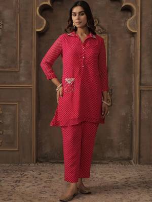 Women Ethnic Motifs Printed Shirt CollarKurta With Trousers Kurta Sets 3