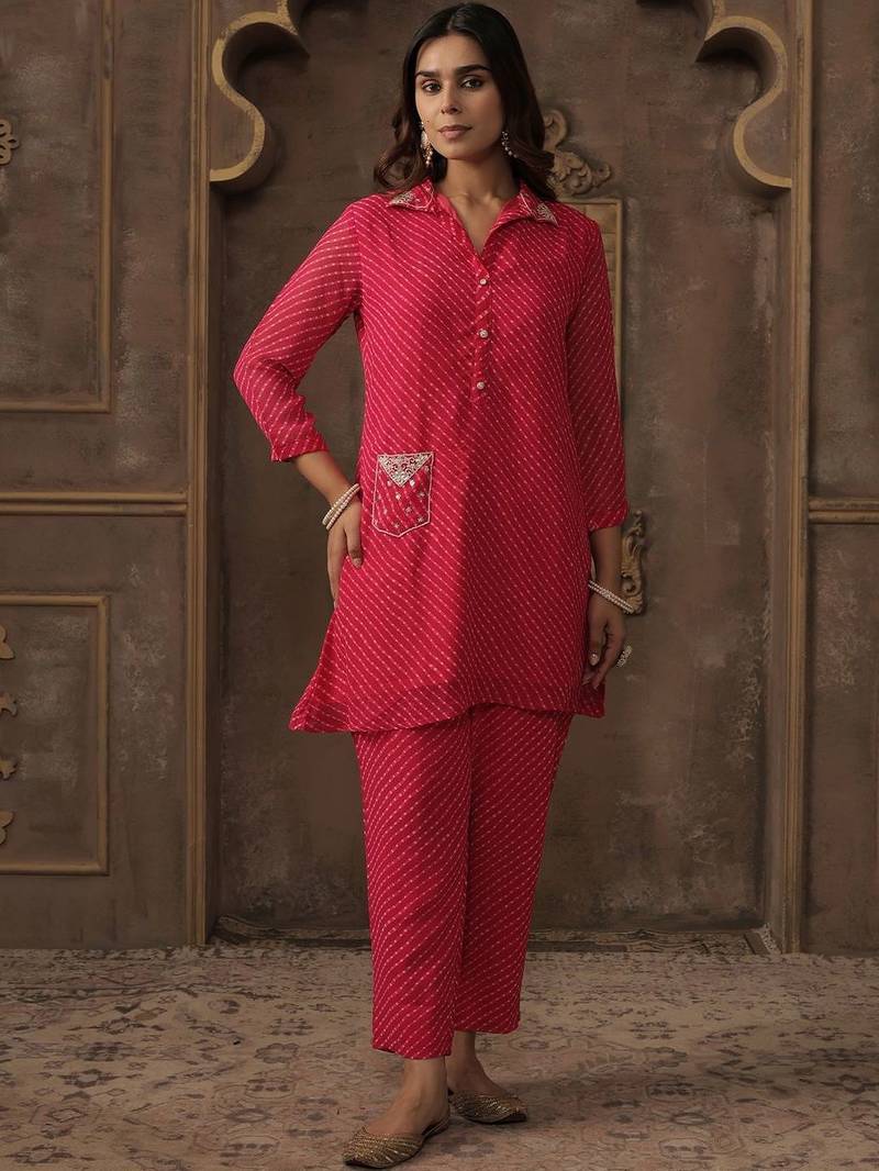 Women Ethnic Motifs Printed Shirt CollarKurta With Trousers Kurta Sets