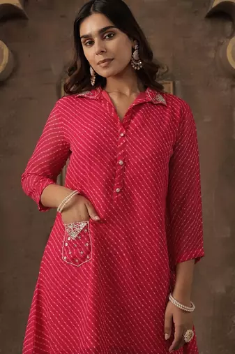 Women Ethnic Motifs Printed Shirt CollarKurta With Trousers Kurta Sets