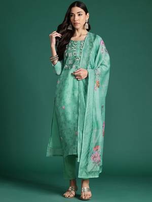 Floral Printed Thread Work Chanderi Silk Kurta with Trousers & Dupatta 5