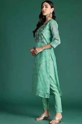Floral Printed Thread Work Chanderi Silk Kurta with Trousers & Dupatta
