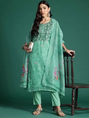 Floral Printed Thread Work Chanderi Silk Kurta with Trousers & Dupatta 8