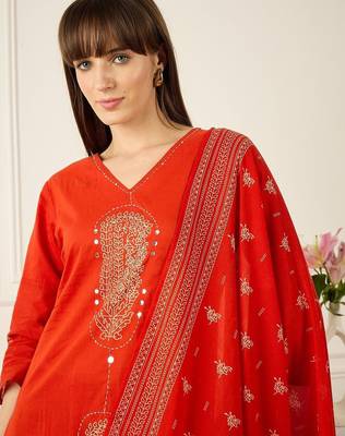 Floral Printed Thread Work Pure Cotton Kurta With Palazzos 3