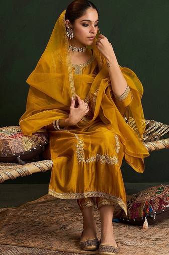 Ethnic Motifs Embroidered Sequinned Kurta With Trousers & Dupatta