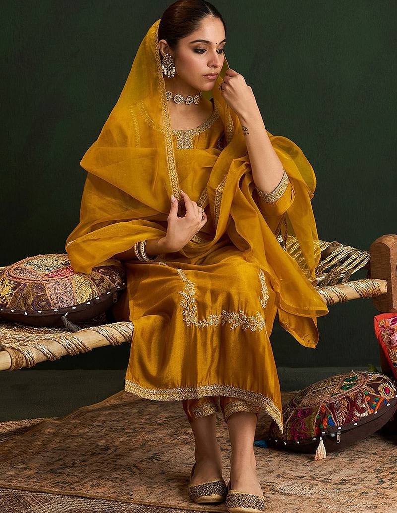 Ethnic Motifs Embroidered Sequinned Kurta With Trousers & Dupatta