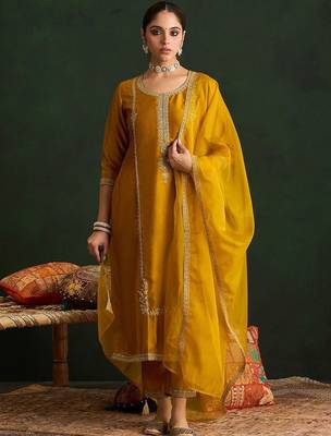 Ethnic Motifs Embroidered Sequinned Kurta With Trousers & Dupatta 2