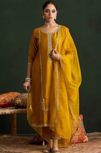 Ethnic Motifs Embroidered Sequinned Kurta With Trousers & Dupatta